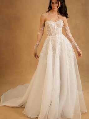 Adriana Madrid ‘Nissa’ Gown